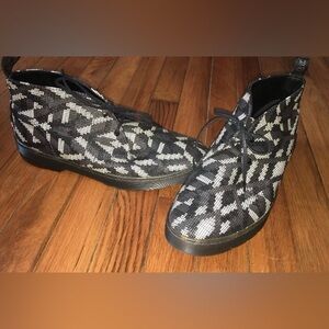 Dr Marten Daytona 2 Hole Aztec Wave Black White Bootie Ankle Boot Size 10 42